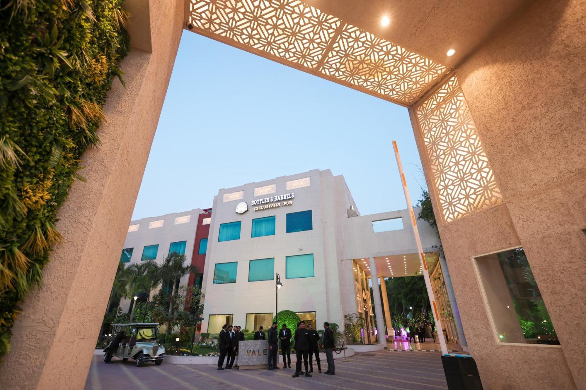 Bravura Gold Resort Meerut Eksteriør bilde