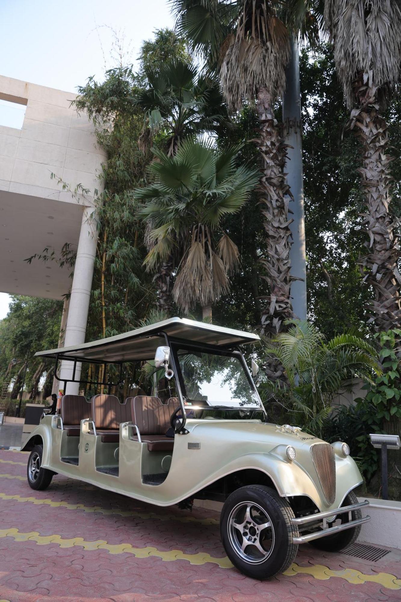 Bravura Gold Resort Meerut Eksteriør bilde